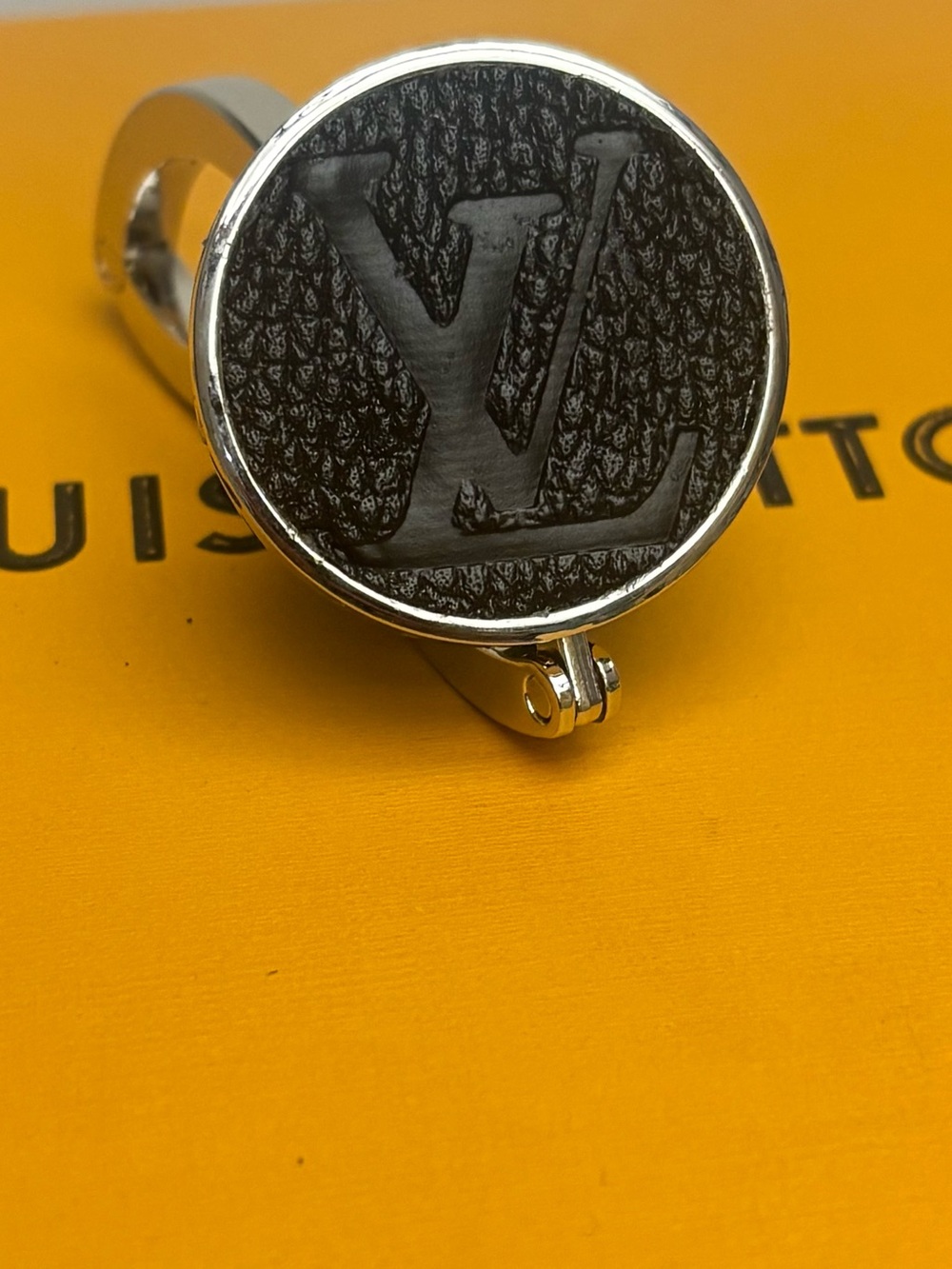 Louis Vuitton Glossy Handbag
Bag Purse
Hanger Hook Holder, Silver Tone LV